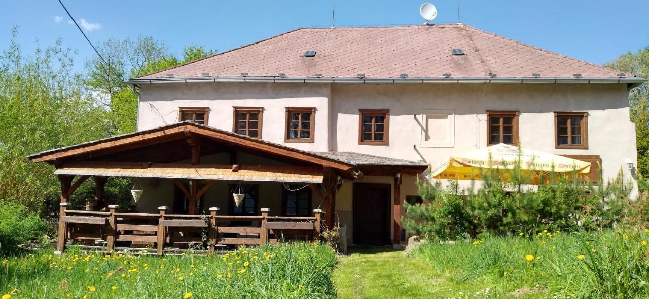 Ubytovani Elias Černá v Pošumaví エクステリア 写真